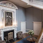 فندق Luttrellstown Castle 5*