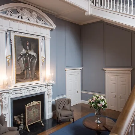 Отель Luttrellstown Castle 5*